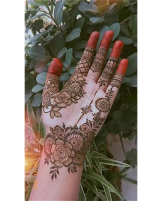 Stunning Overlay Touch Blending Into Front Hand Mehndi Design
